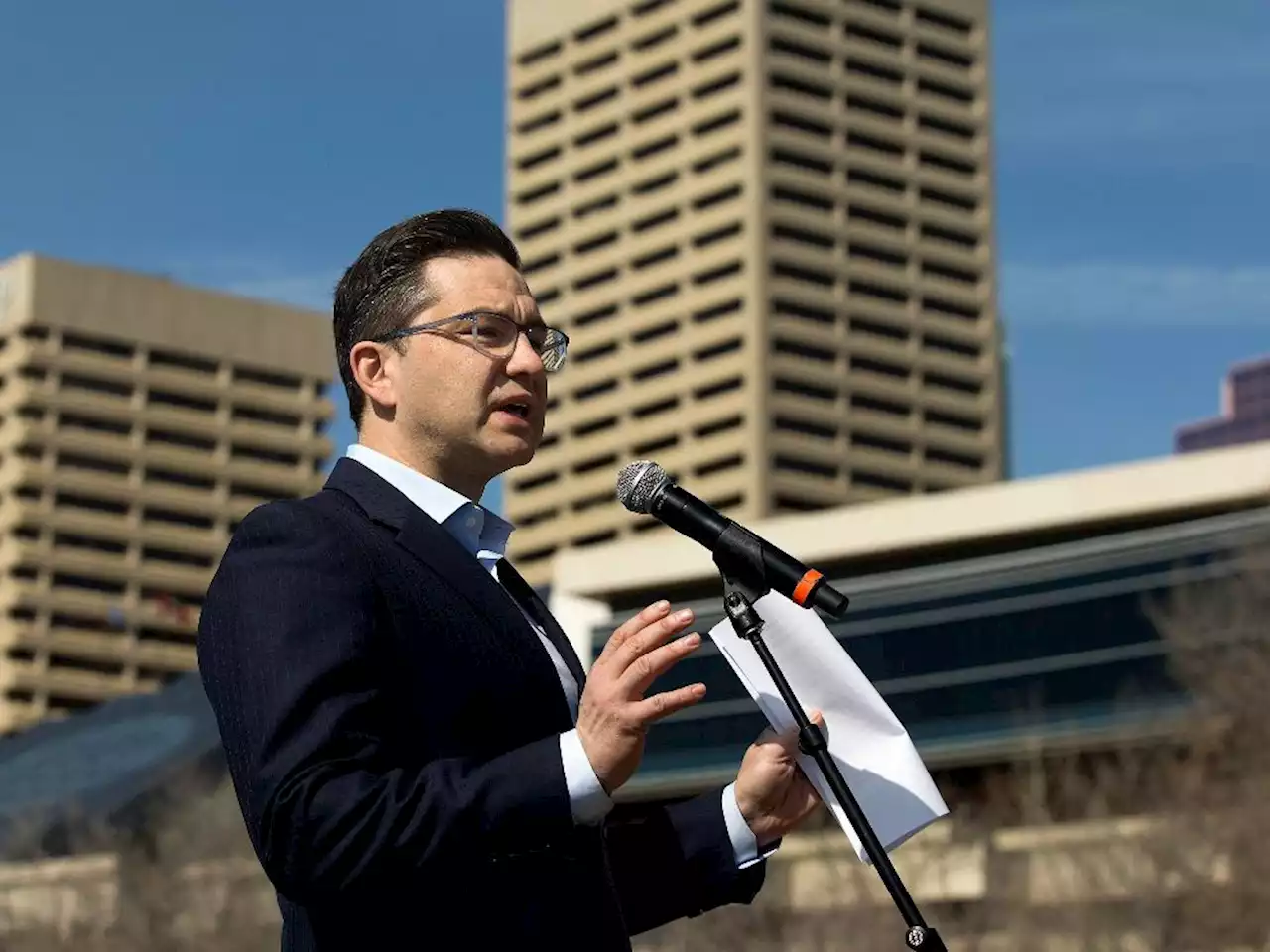 'Trudeau and the NDP' to blame for violent crime wave, Poilievre says in Edmonton