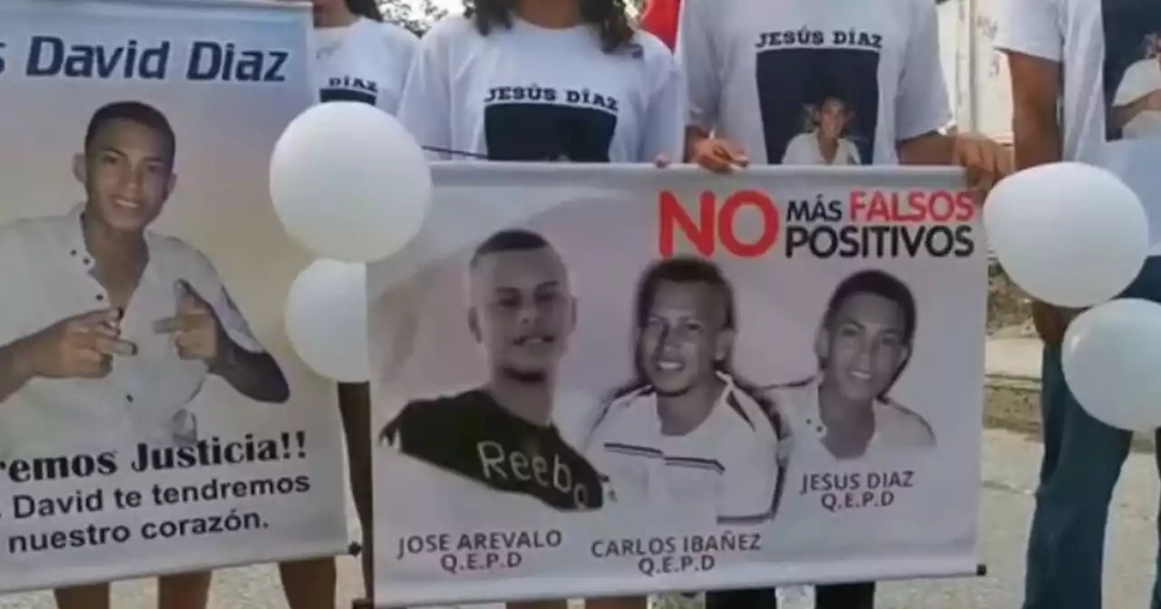 Familias de víctimas de Chochó protestaron por rebaja en condena del coronel (r) Benjamín Sánchez