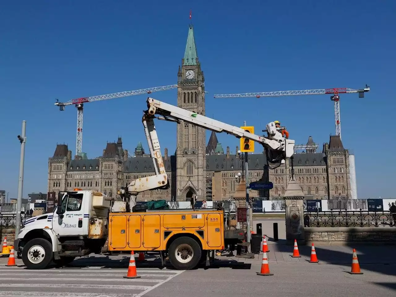 Wellington Street expected to reopen to vehicles in late April or early May, city staff say