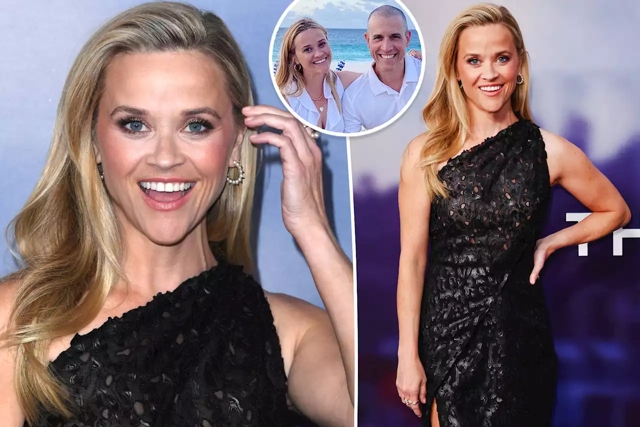 Reese Witherspoon smiles in first red carpet appearance since Jim Toth divorce