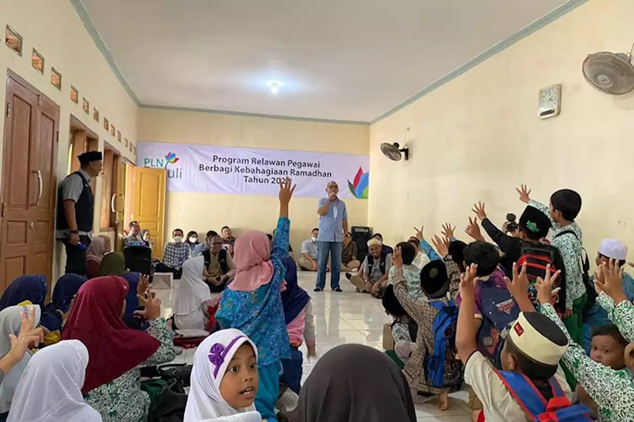 Berbagi Berkah Ramadhan, Ratusan Pegawai PLN UIP JBT Sebarkan Bantuan Fasilitas Pendidikan ke Sejumlah Daerah