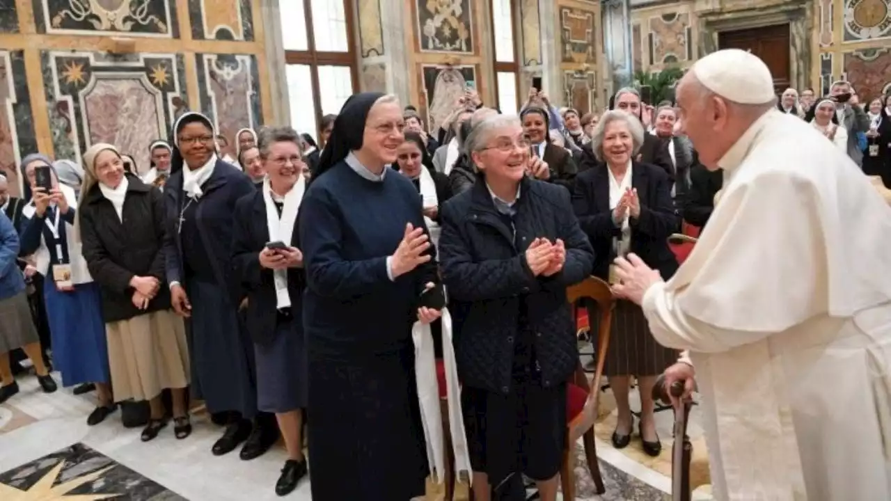 Las mujeres son generosas y valientes, aunque hay algunas neuróticas: Papa Francisco