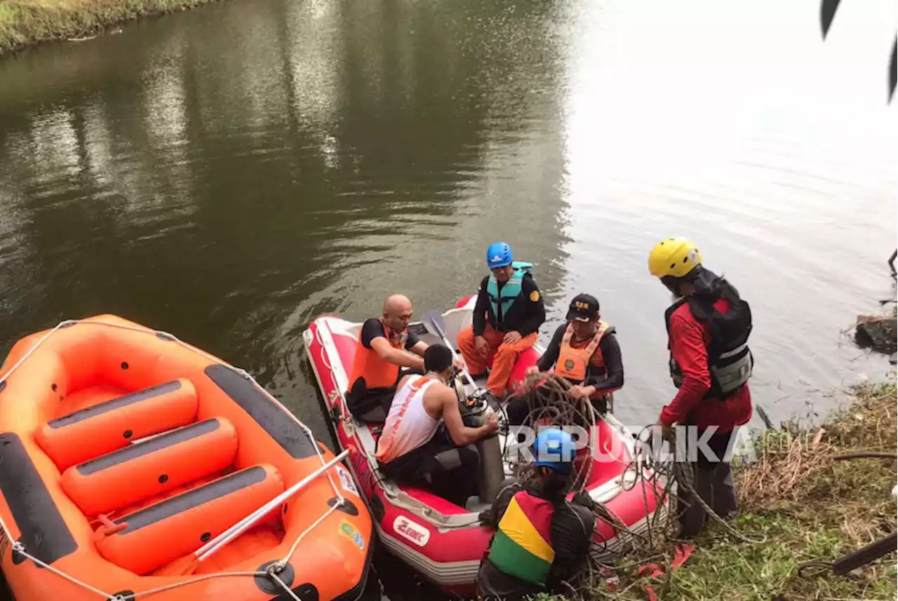 Tim SAR Berhasil Evakuasi Laki-Laki yang Tenggelam di Danau Kota Bekasi |Republika Online