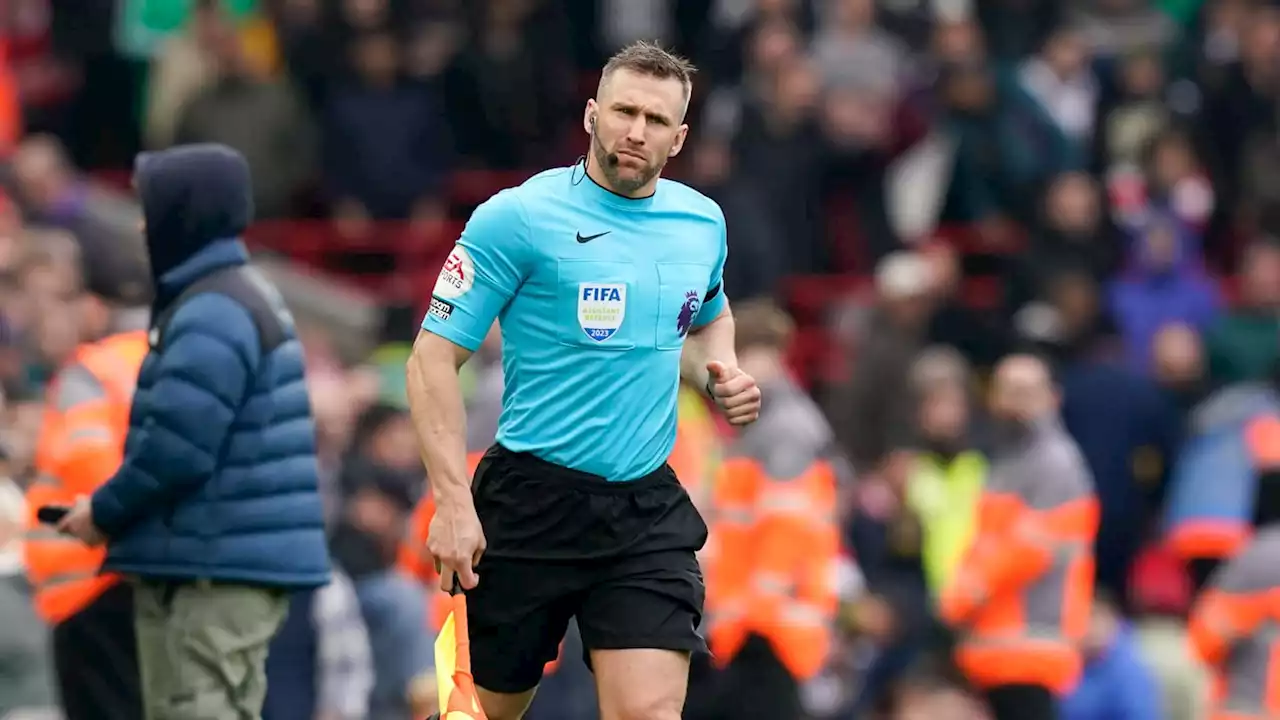 Premier League: pas de sanction contre l'arbitre de touche qui semblait avoir frappé Robertson