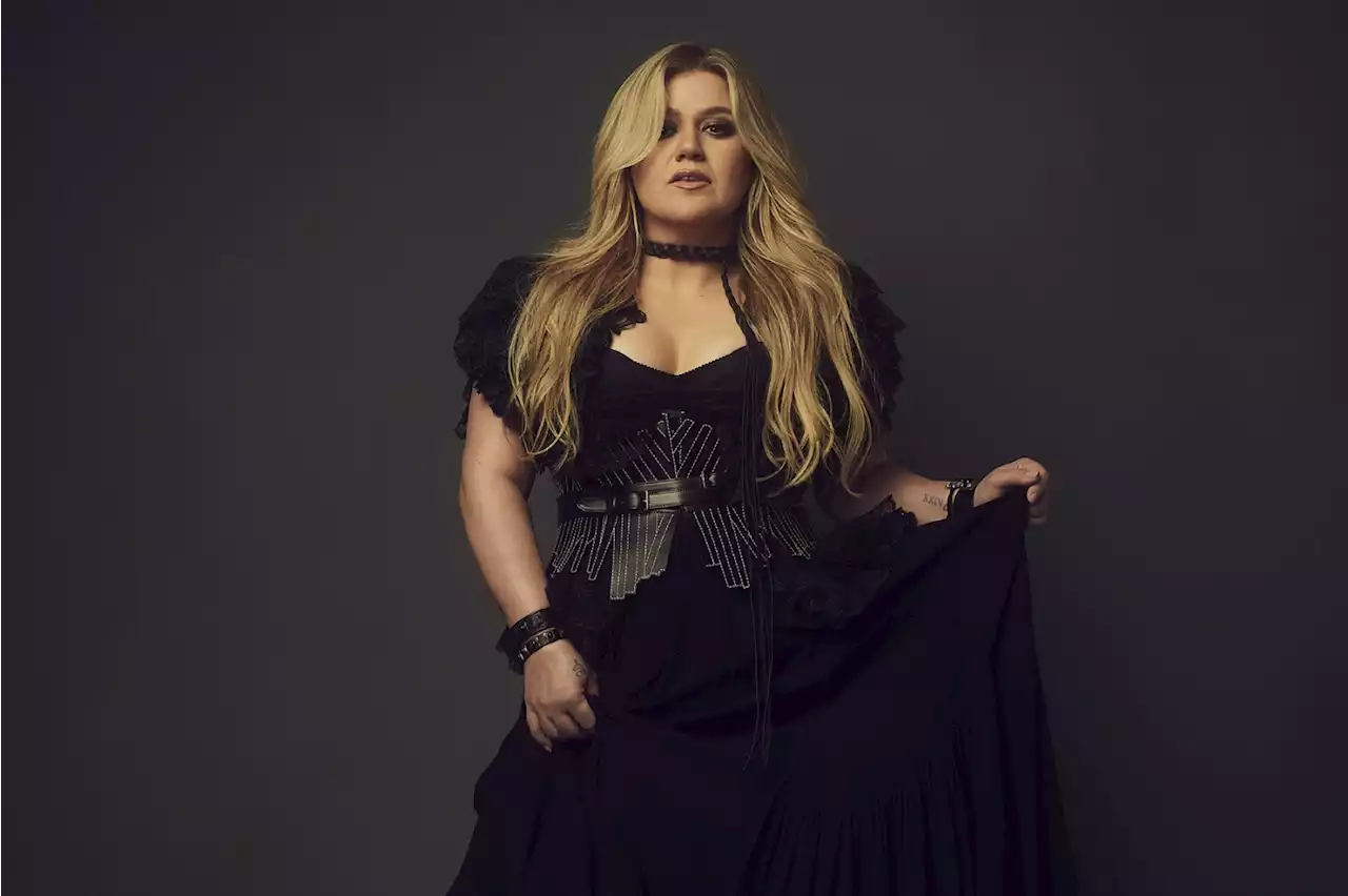 Kelly Clarkson Reclaims Her Spotlight on New Singles 'Me' and 'Mine'