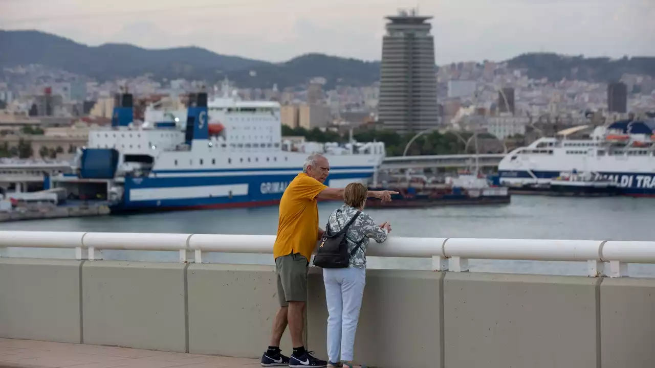 La llegada de cruceristas a Barcelona reabre el debate sobre su aportación a la ciudad