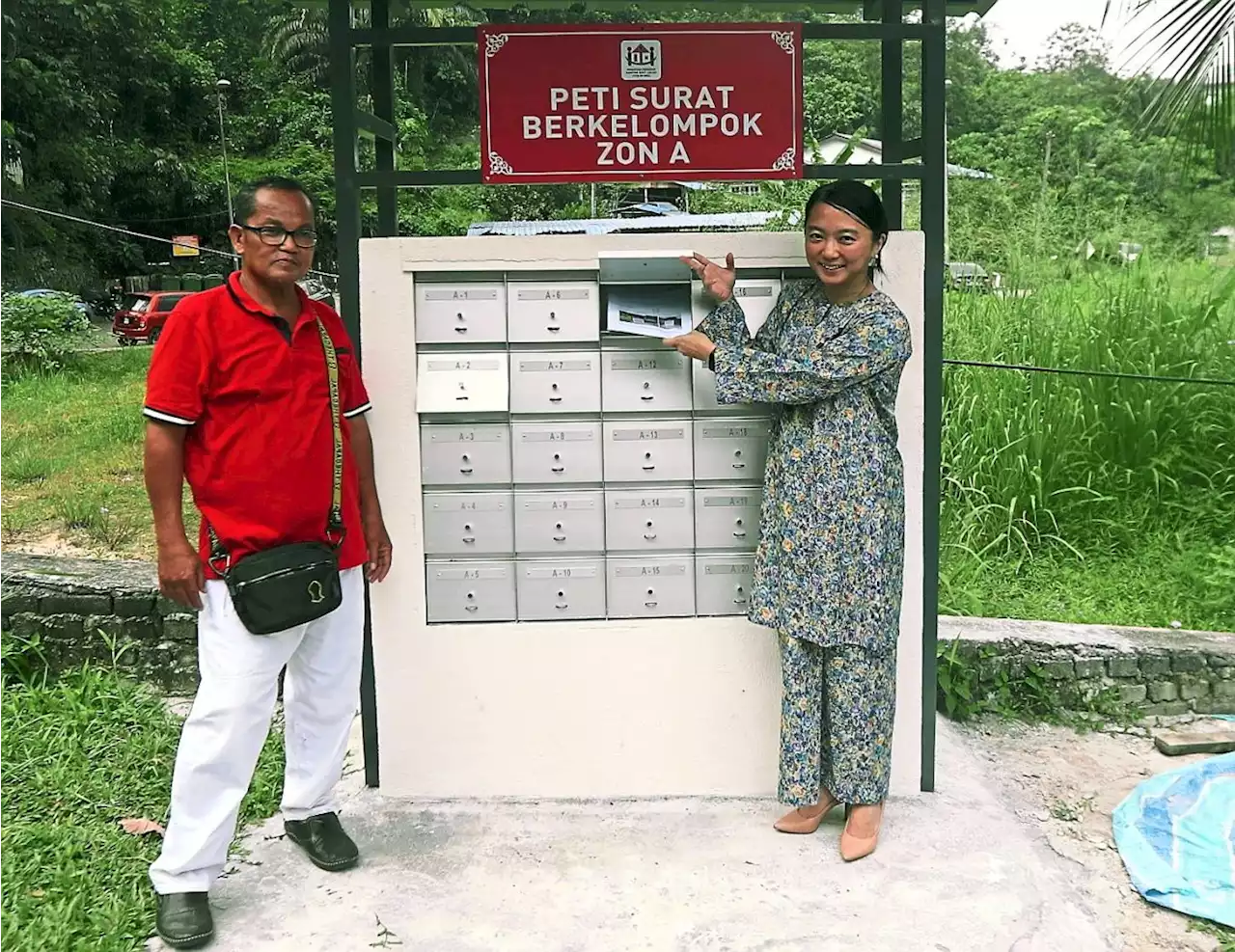 Kg Bkt Lanjan gets RM20,000 grant to upgrade mailboxes