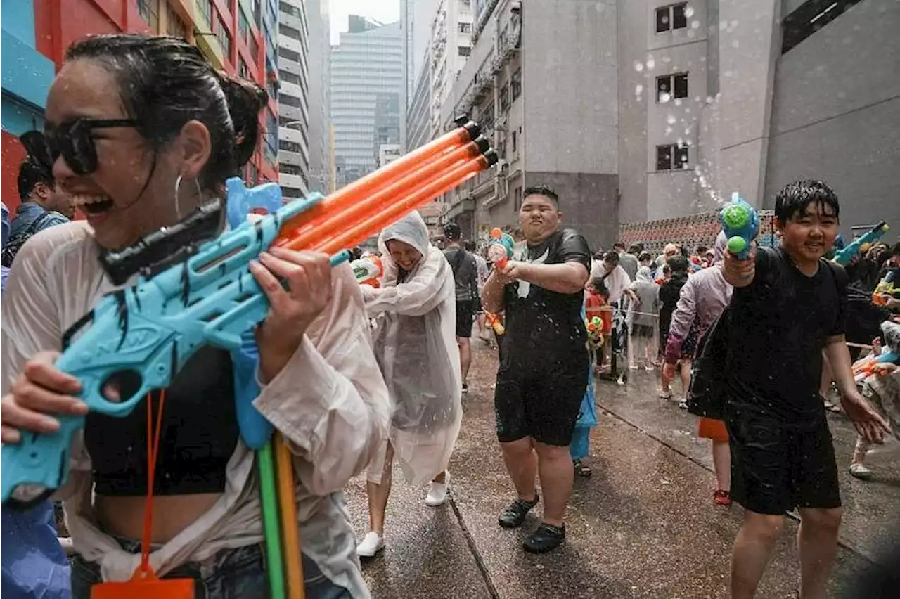 2 arrested in Hong Kong after dousing police with water guns