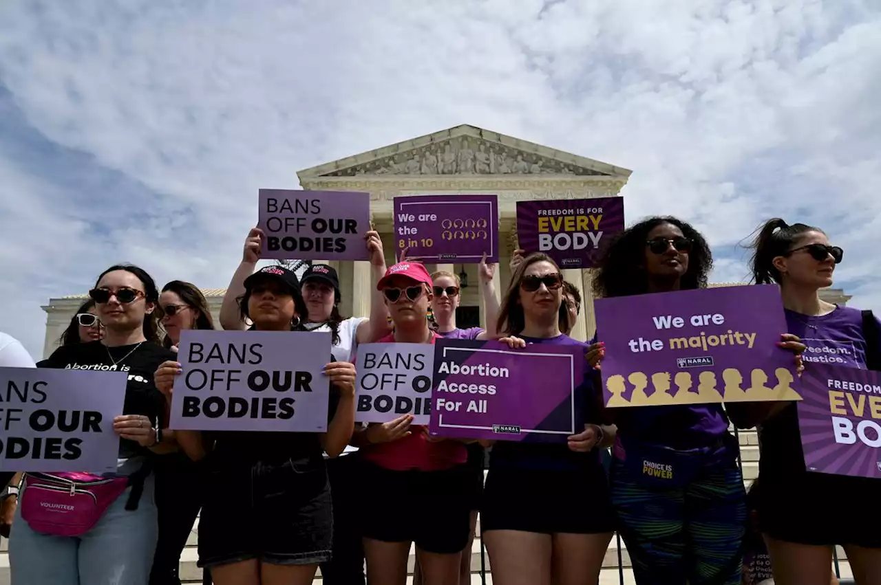 États-Unis : la Cour suprême maintient temporairement l’accès complet à la pilule abortive