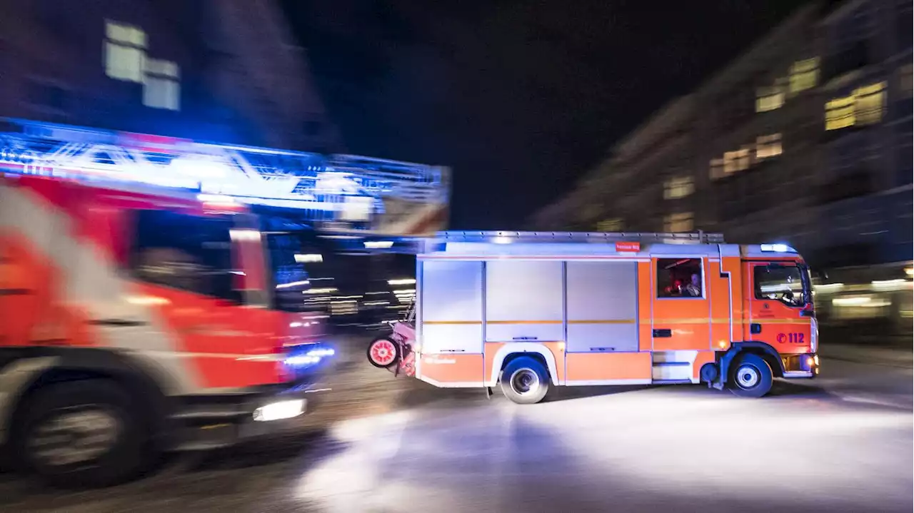 40 Menschen gerettet: Berliner Feuerwehr findet tote Person nach Wohnhausbrand in Hellersdorf