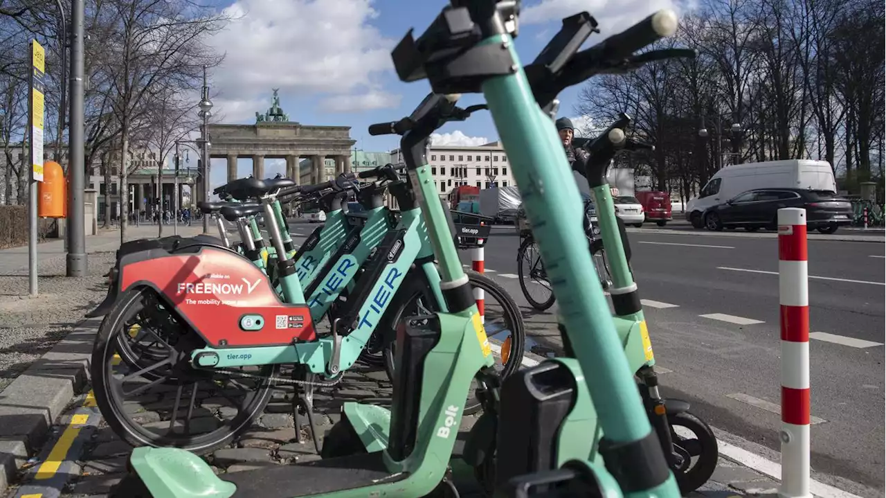 Ärger um E-Roller in Berlin: Verleiher plädieren für Obergrenzen – und gegen strengere Parkregeln