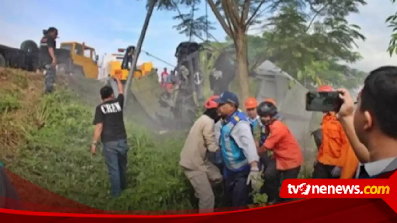 6 Korban Meninggal Dunia Akibat Kecelakaan di Tol Solo-Semarang Berhasil Dievakuasi