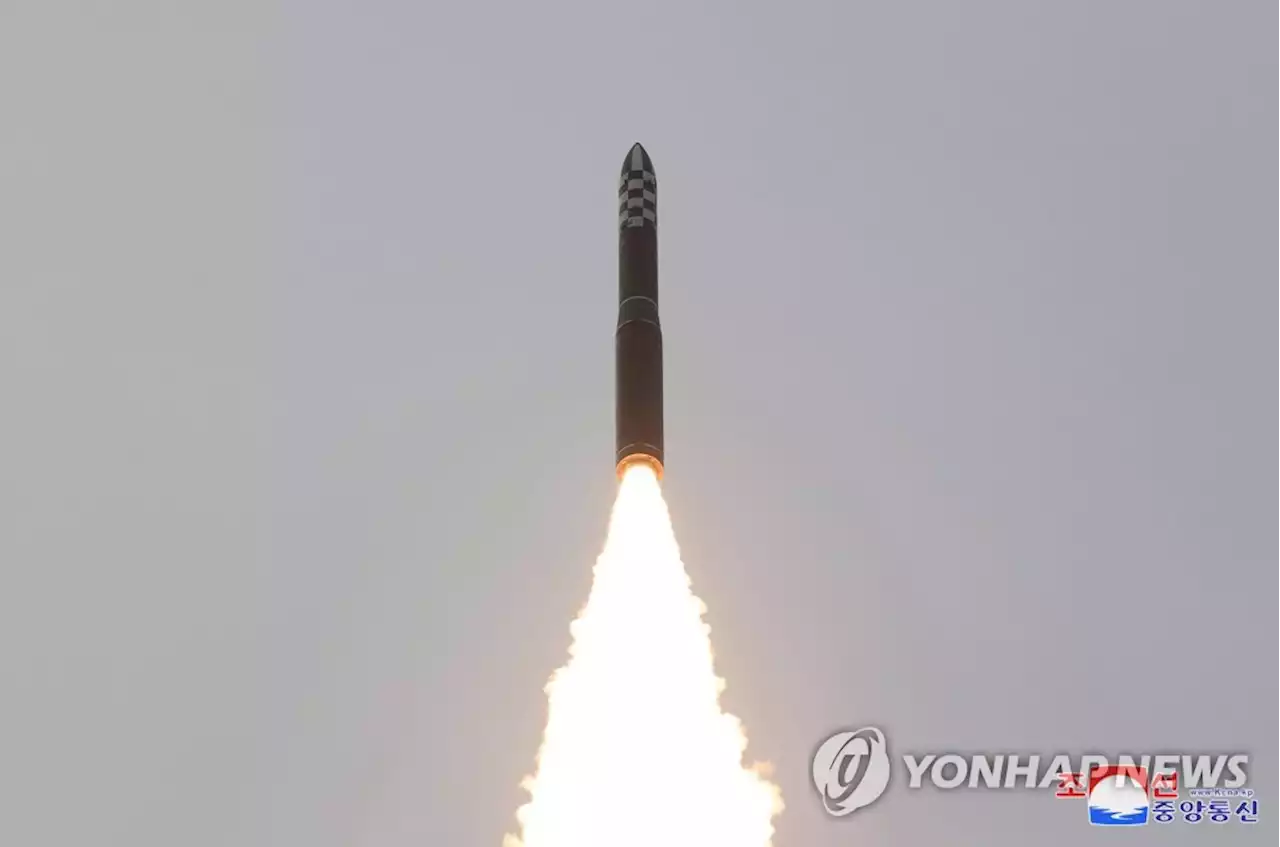 북 ICBM, '기습발사 가능' 고체연료로 재편되나…대미압박 증폭 | 연합뉴스