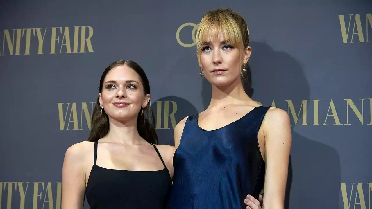 Dakota Johnson reúne en un proyecto a sus hermanas de distintos padres: Stella Banderas y Grace Johnson