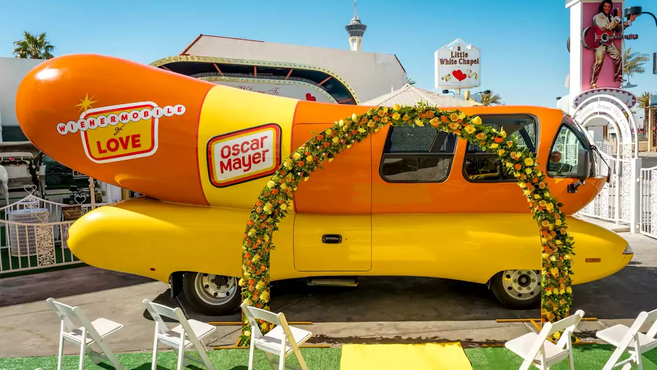 Hot dog lovers can now get married in Oscar Mayer 'Wienermobile of Love' in Las Vegas