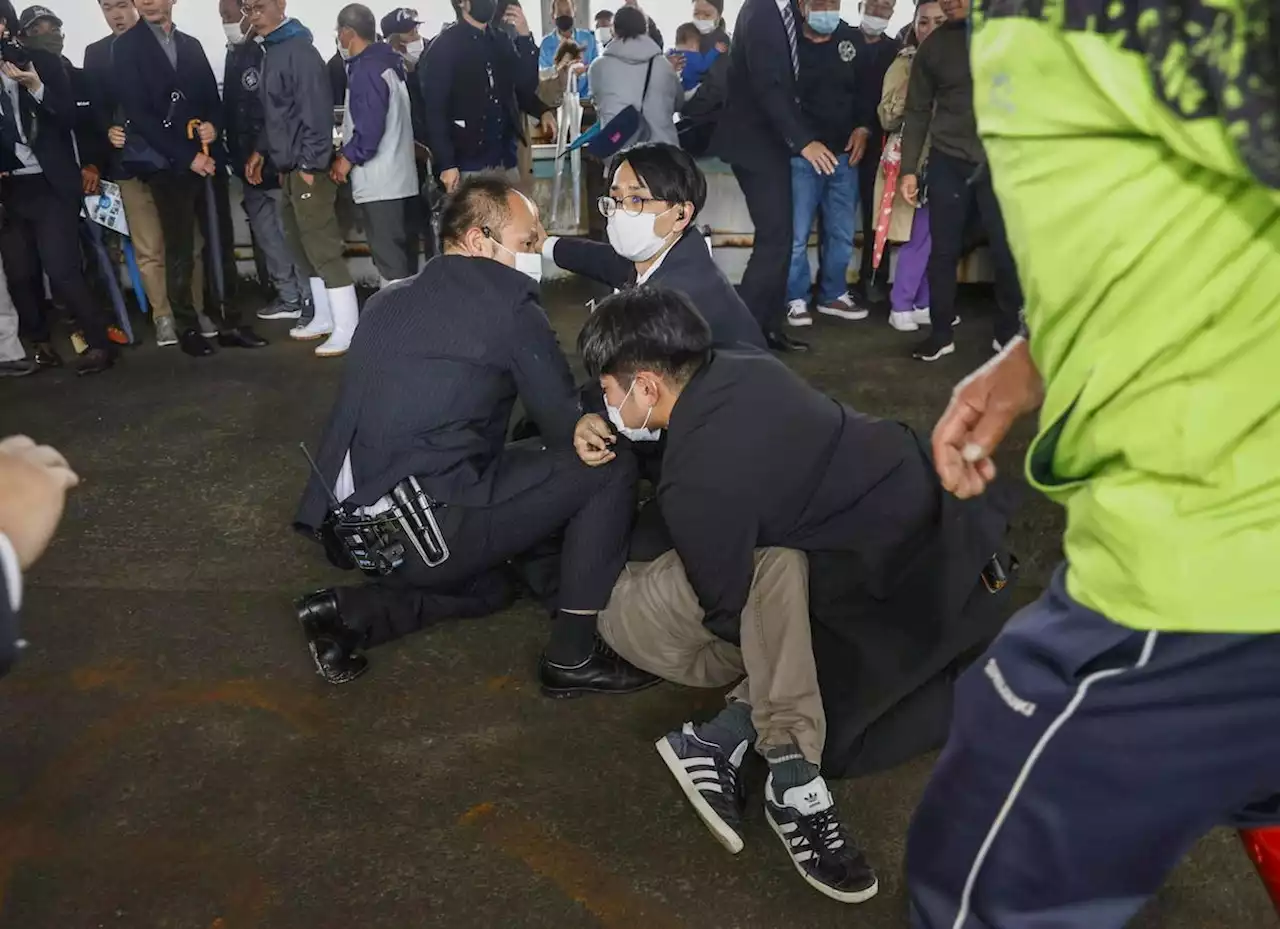 Japans Regierungschef in Sicherheit gebracht