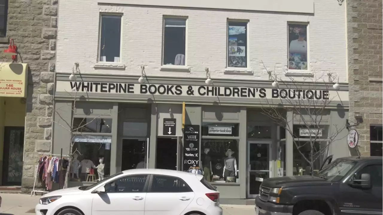 Arnprior, Ont. book store marks 30 years in business