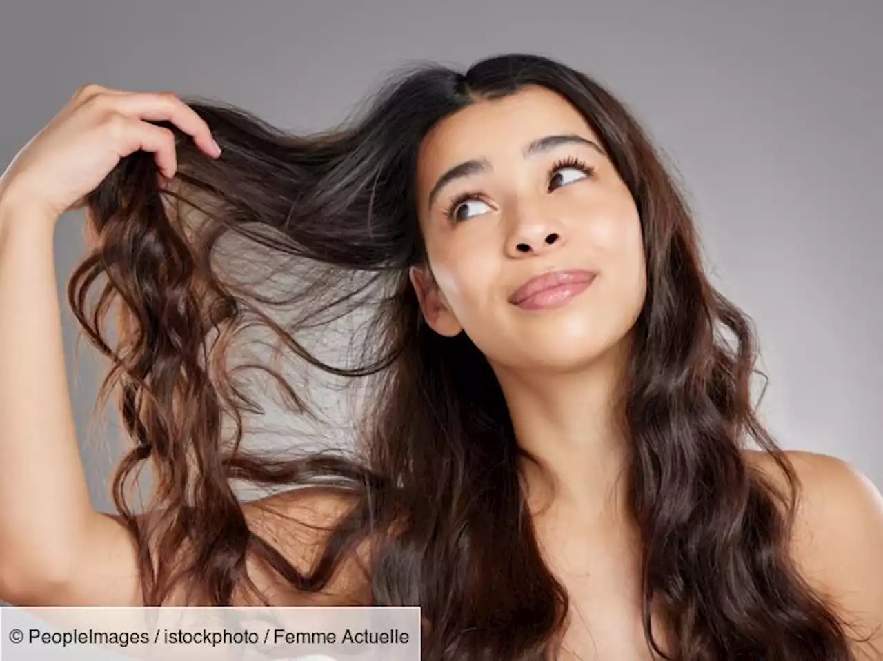 Cheveux secs : cette astuce de coiffeur pour les réparer pendant la nuit