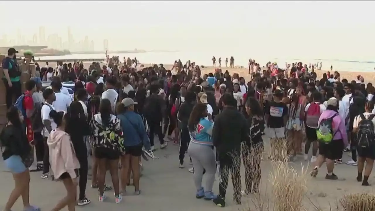 Hundreds of teens gather at 31st Street Beach, leading to chaotic moments