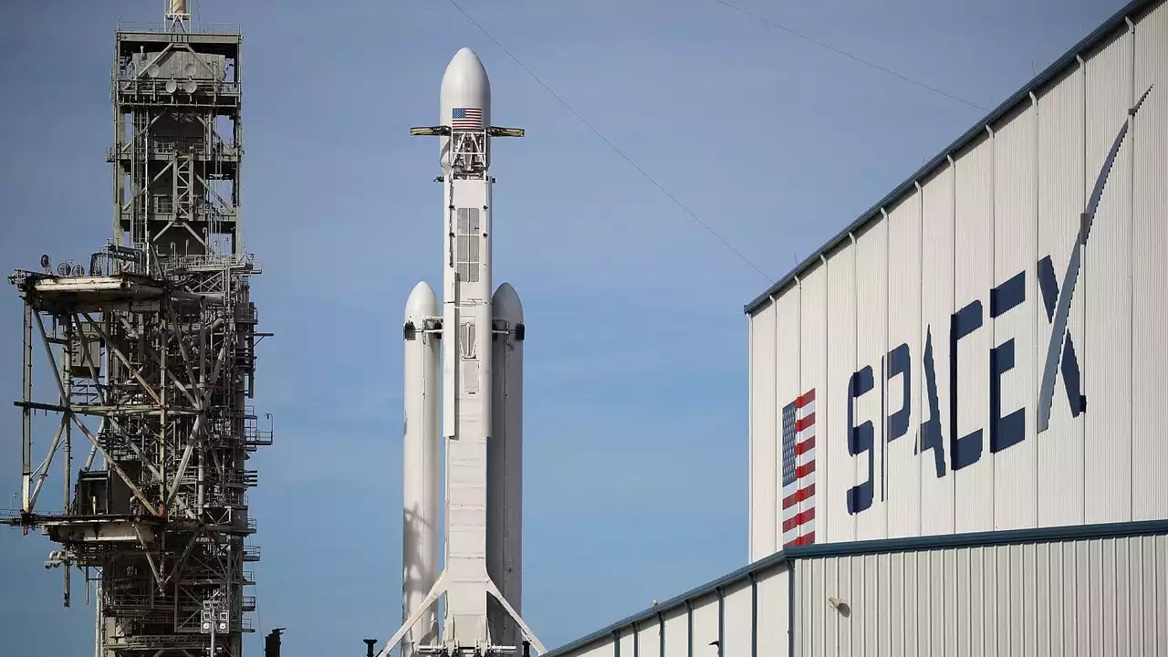 FAA clears SpaceX to launch giant rocket from Texas