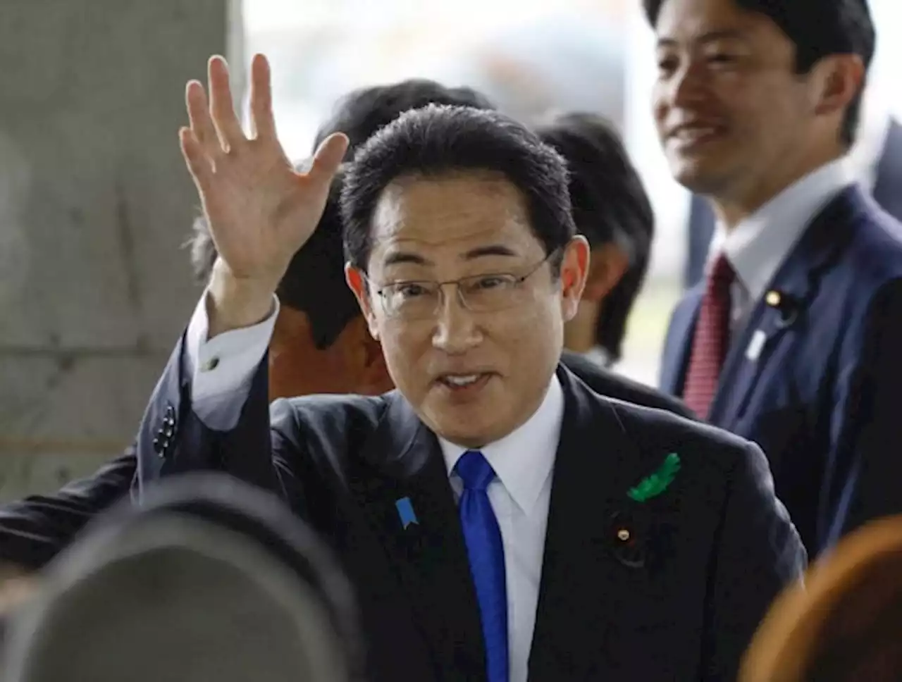 Japan PM resumes campaigning after blast incident