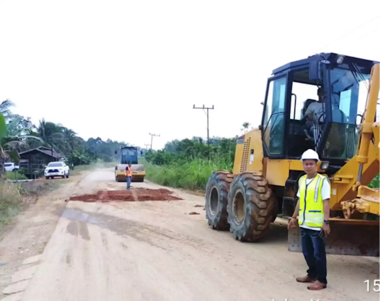 PT SEAL Bantu Atasi Jalan Rusak di Ruas Samba-Kasongan