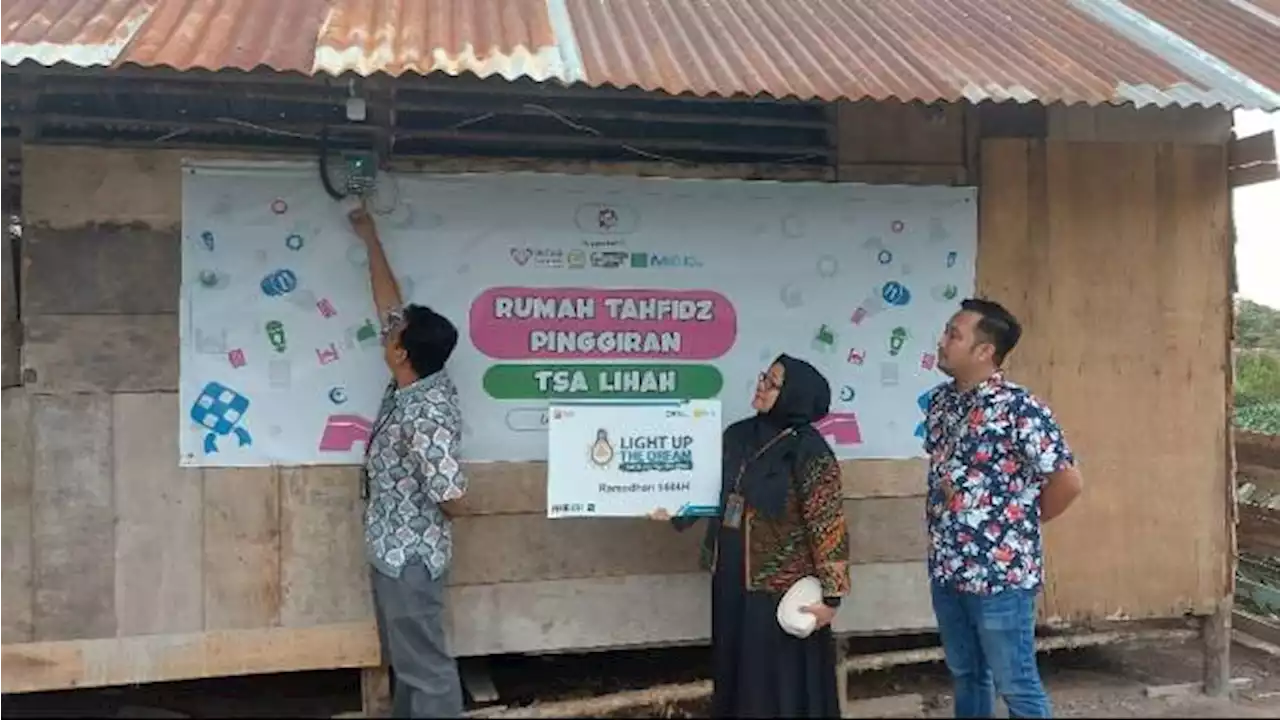 PLN UP3 Palembang Nyalakan Sambungan Listrik di Rumah Tahfidz Pinggiran Tsa Lihah