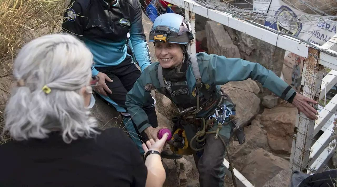 Climber spagnola esce da una grotta dopo 500 giorni di isolamento: 'Esperienza insuperabile'