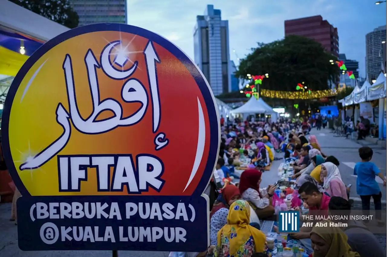 Pelita panjut gergasi di Dataran Merdeka | The Malaysian Insight