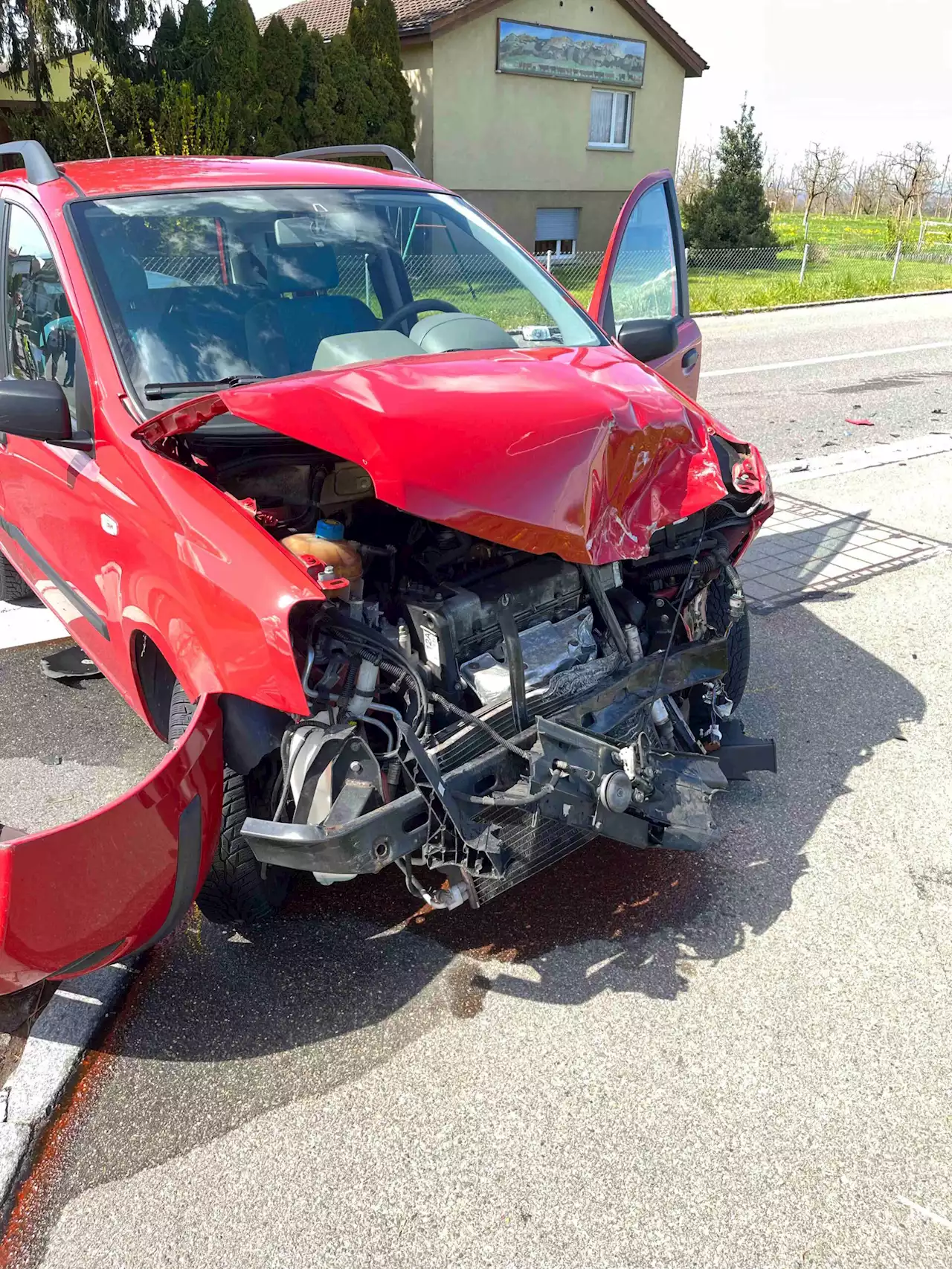 Lömmenschwil SG: Unfall zwischen zwei Autos fordert Verletzten