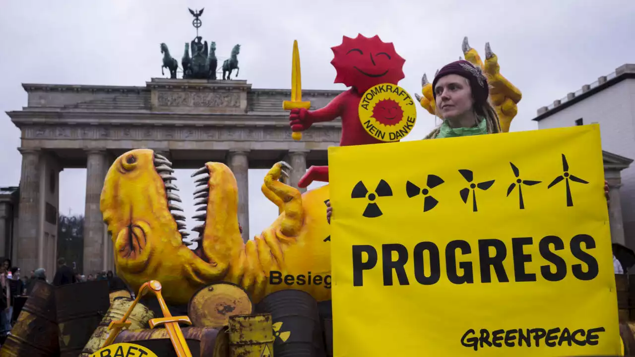 L'Allemagne tourne la page du nucléaire: derniers barouds des pro et anti à Berlin