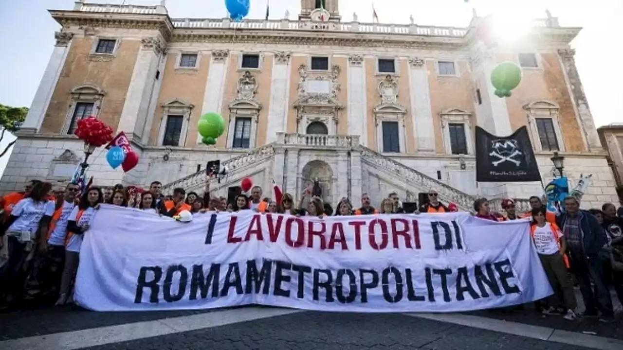 Su Roma Metropolitane il Campidoglio è immobile: si infiamma la protesta dei lavoratori senza stipendio