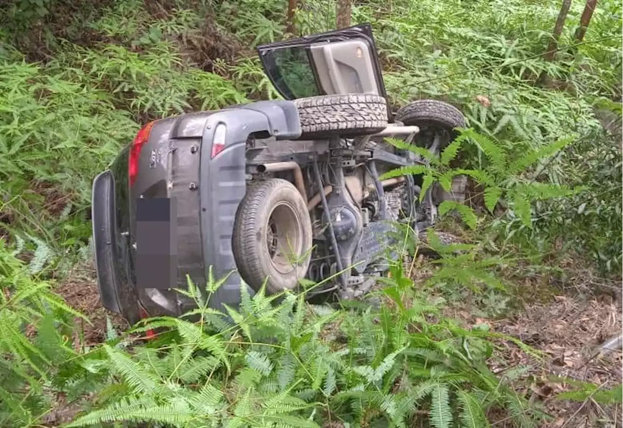 Two children, adult injured after car falls into gorge in Serendah