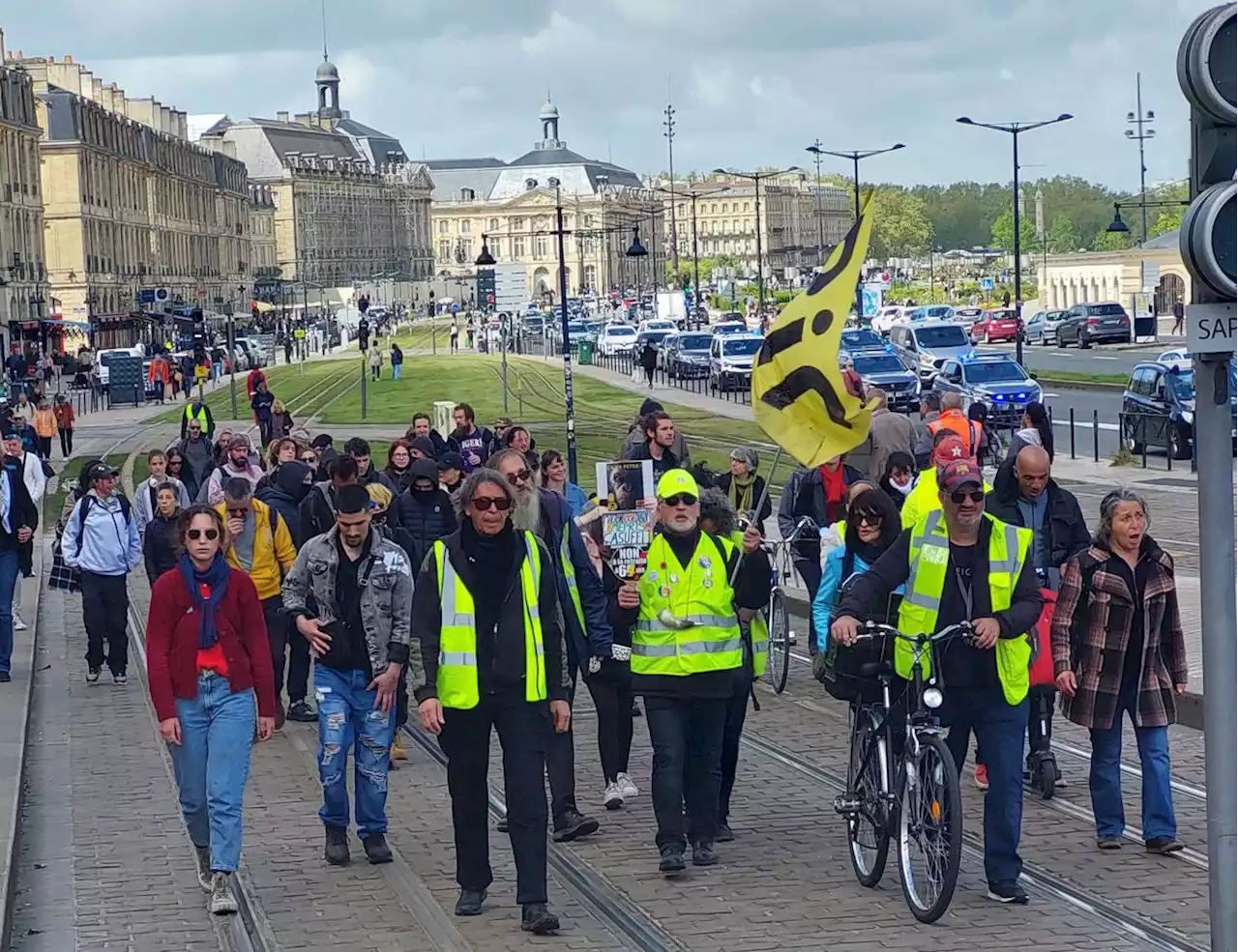 Réforme des retraites : à Bordeaux, une petite centaine de manifestants dans la rue