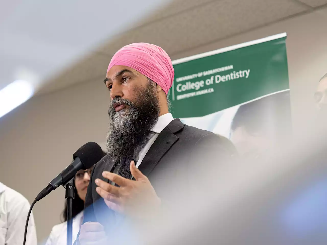 Jagmeet Singh talks dental care, housing, EI during Saskatoon visit