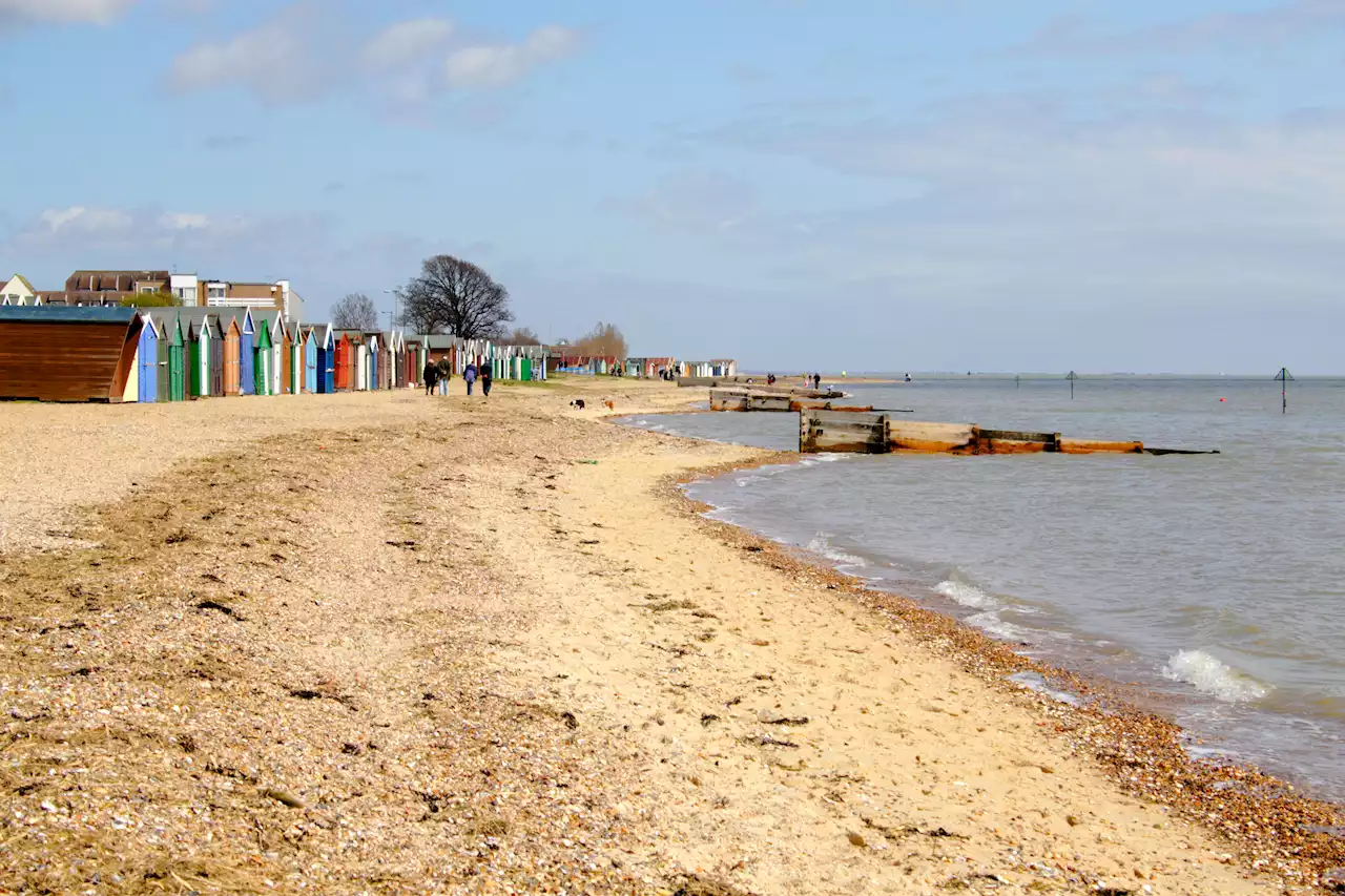 Stunning island one hour from London with beautiful beaches - celebs love it