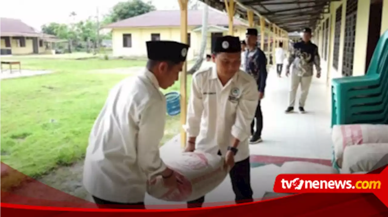 Santri Dukung Ganjar Bantu Pembangunan Musholla di Tapteng