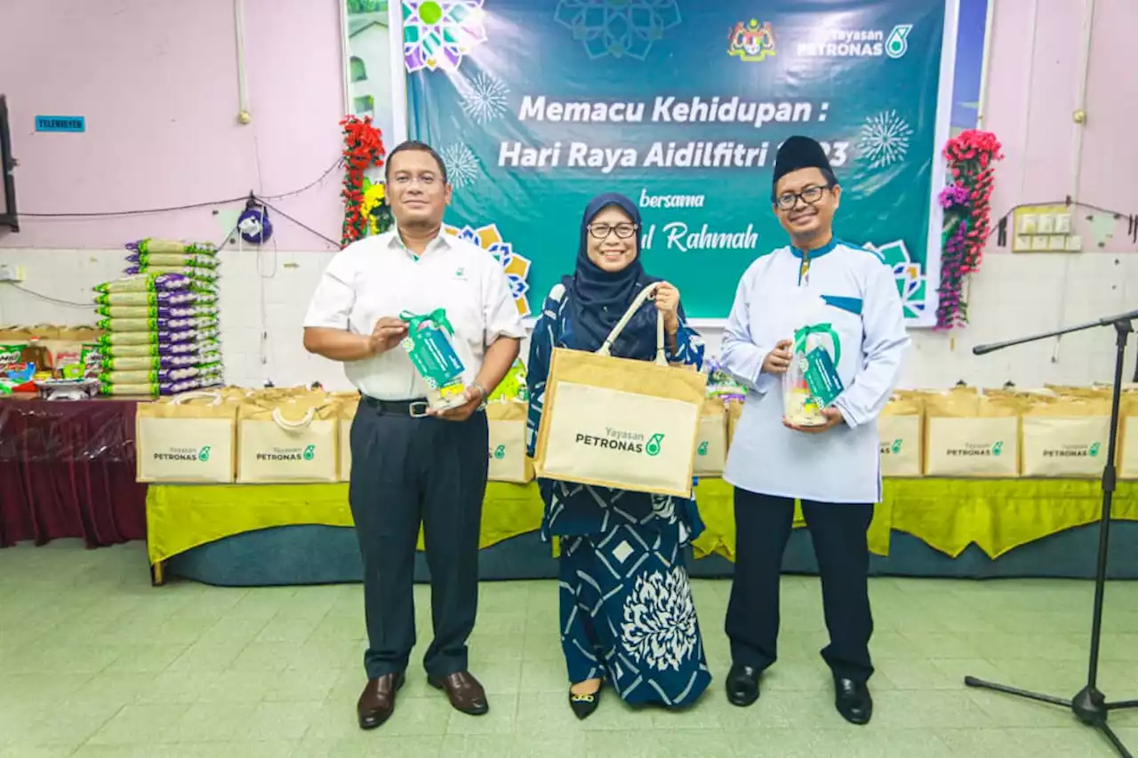 150 keluarga di Melaka terima sumbangan Aidilfitri Petronas