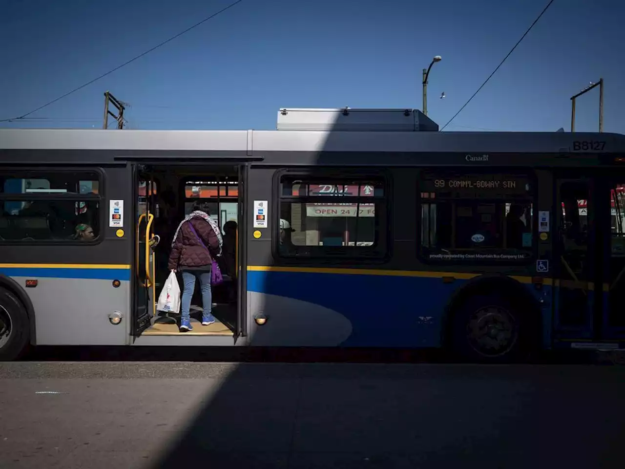 Bus drivers' union seeks better safety after 'bloody' fight on West Vancouver bus