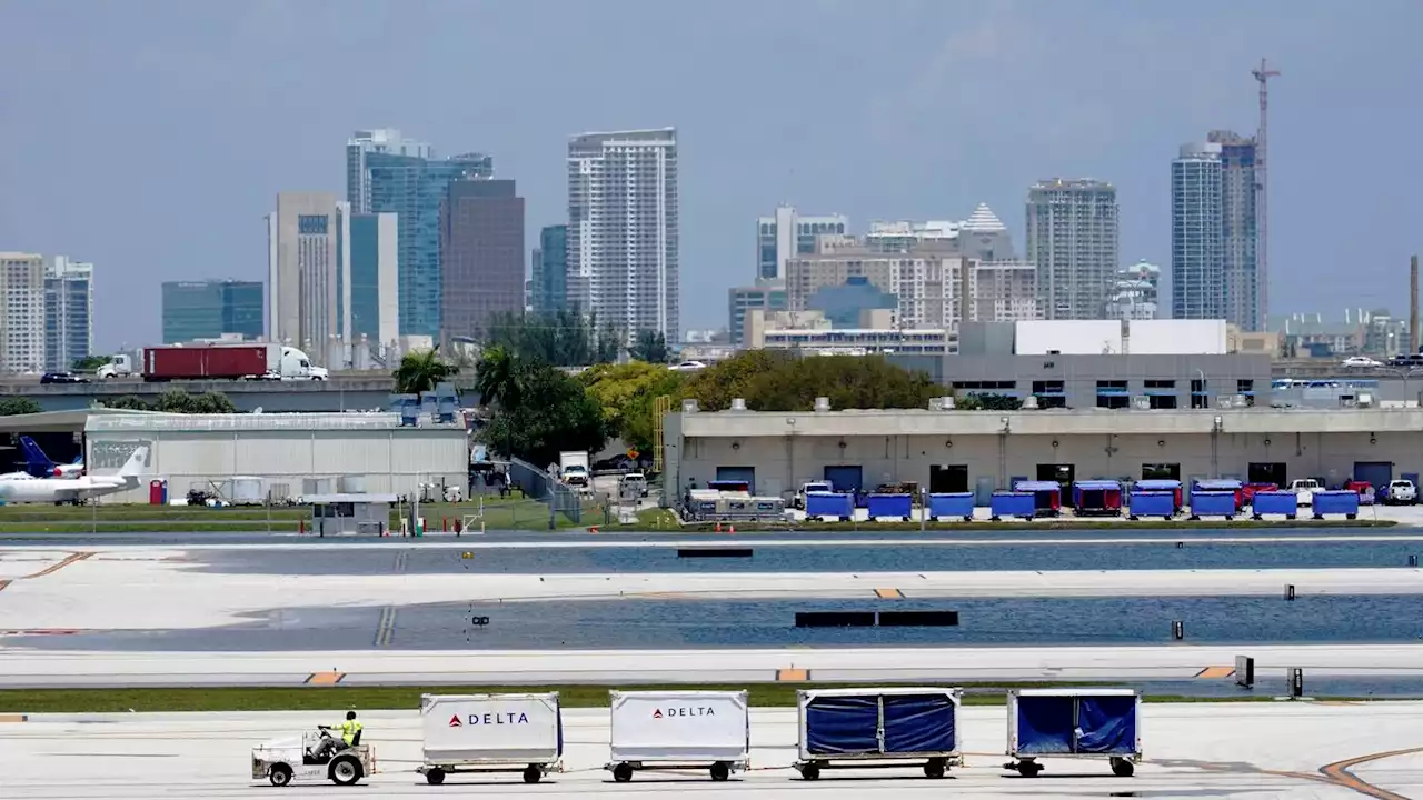 Florida floods: Businesses, residents begin cleaning up mess