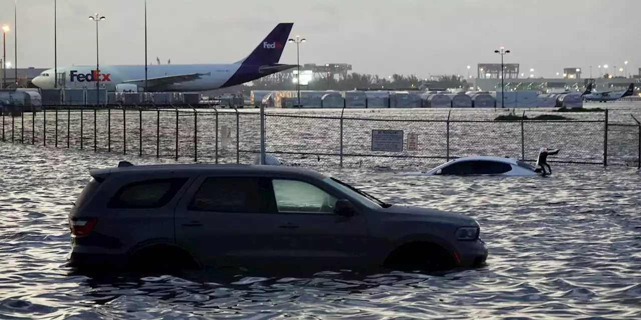 Florida floods: Businesses, residents begin cleaning up mess