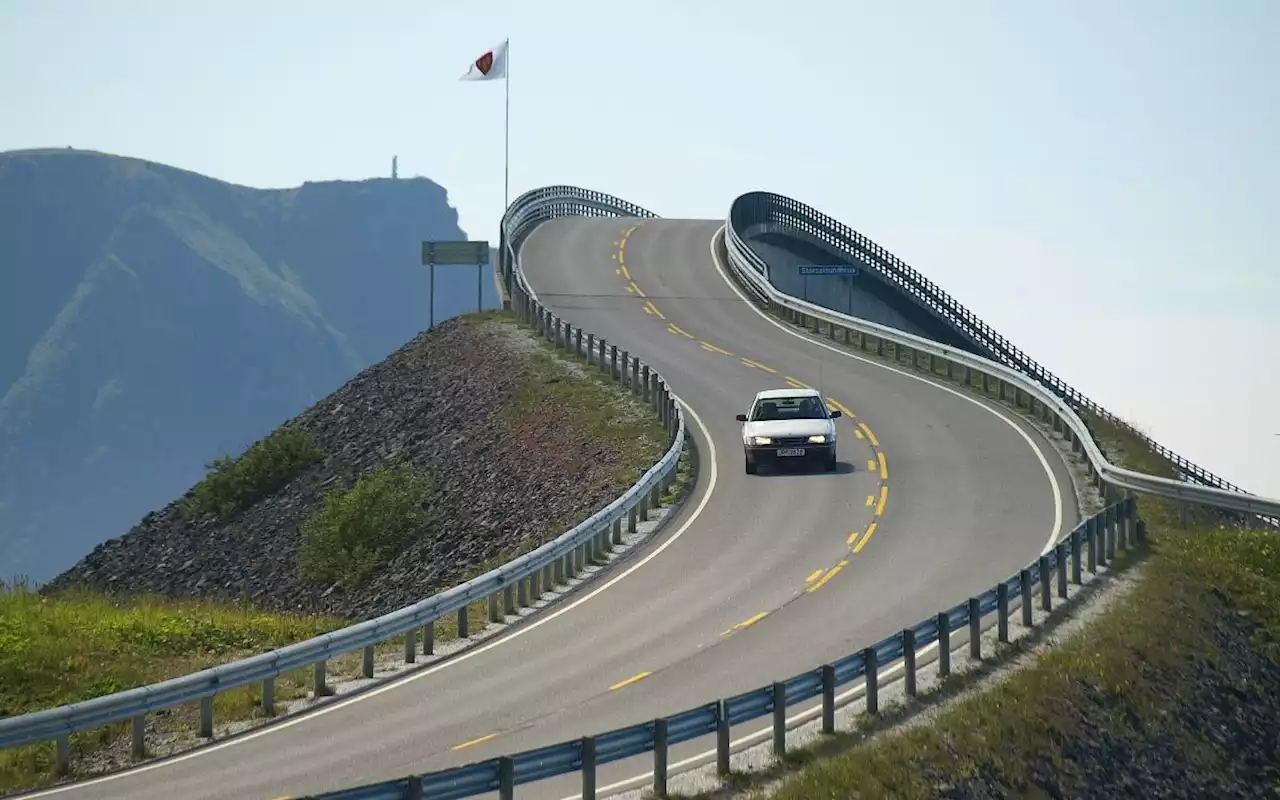 Una menor de 12 años condujo el coche de su papá y viajó 640 km para ir a una cita