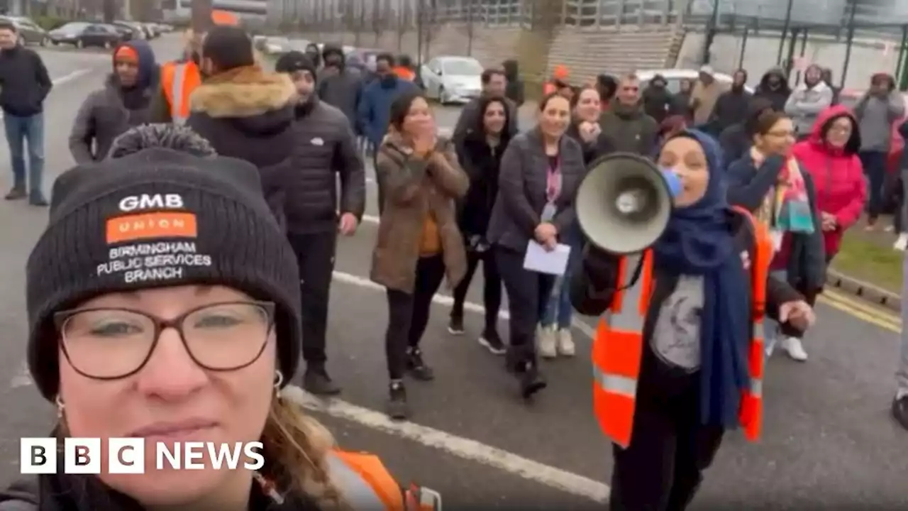 Amazon strike: Hundreds of workers in Coventry walk out in pay dispute