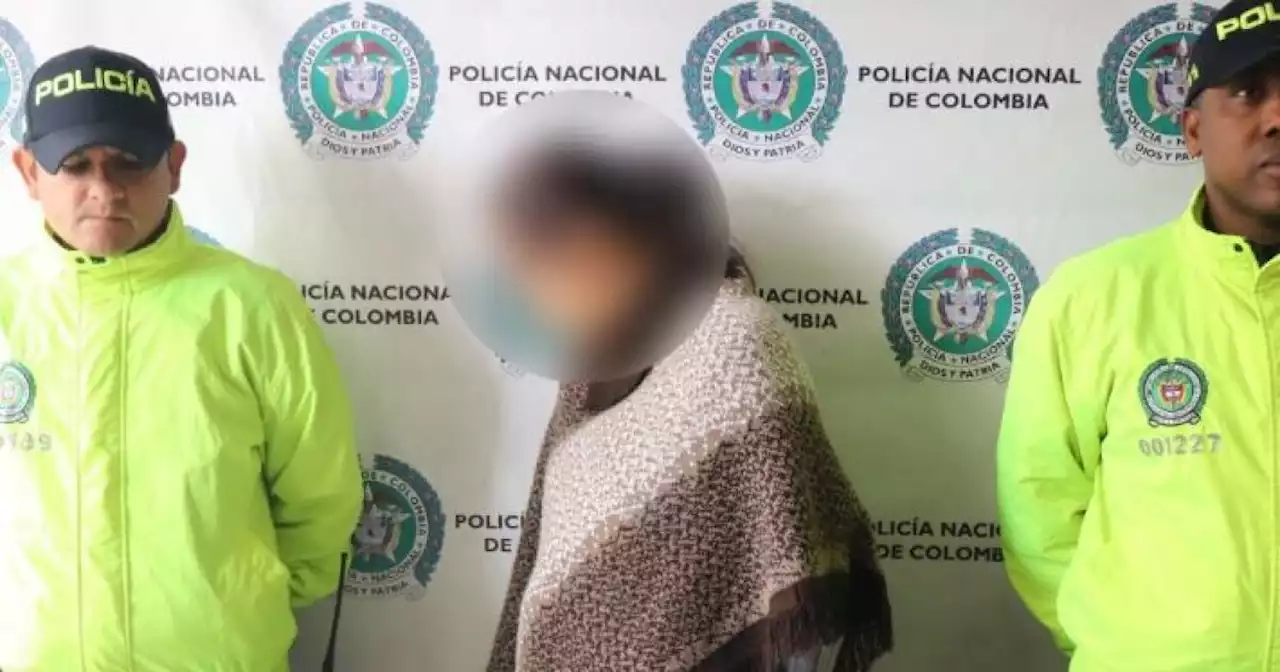 En Bogotá capturan mujer que portaba sin autorización armas, munición y prendas de la Policía