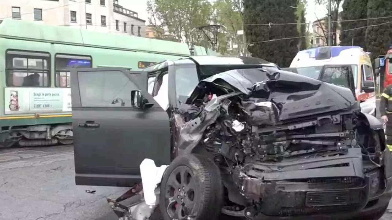 Paura per Immobile, incidente con un tram a Roma: auto distrutta - Calciomercato