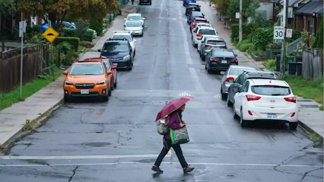 Toronto's summery temperatures set to 'drastically drop' as chance of rain looms