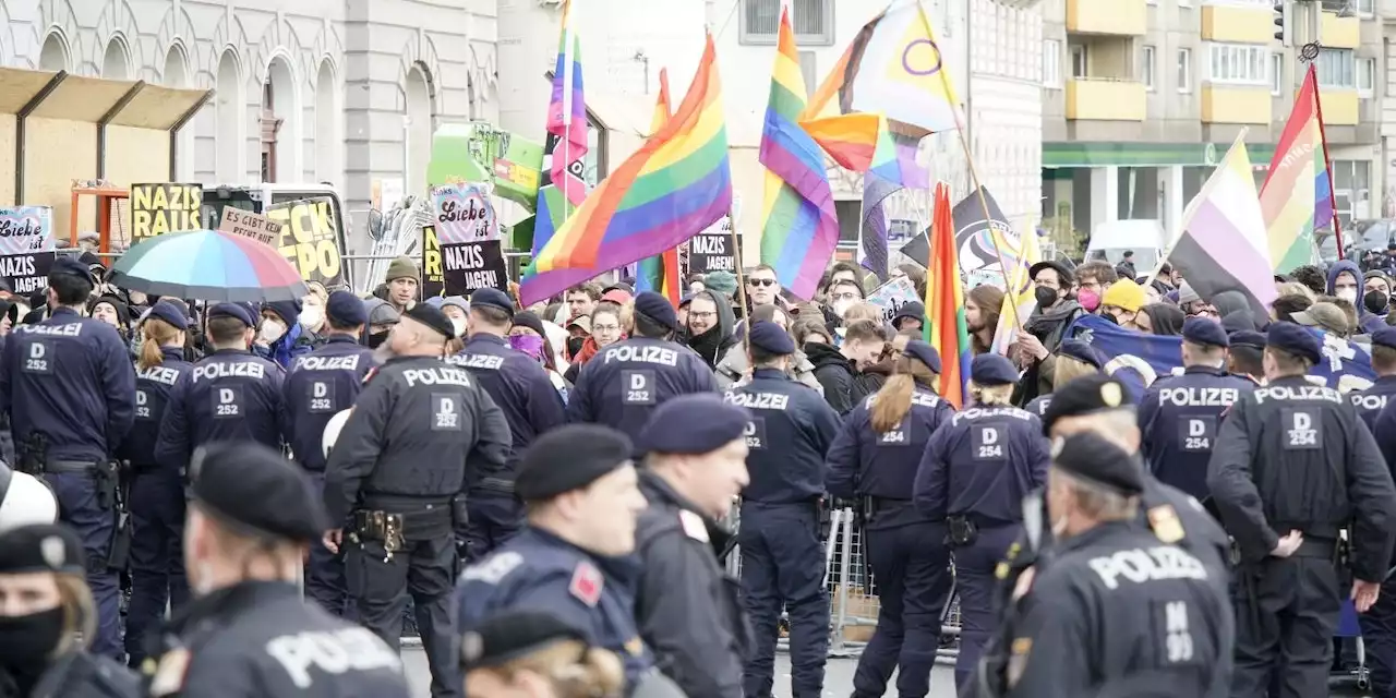 Großaufgebot wegen Demos! Polizei sperrt Wienzeile