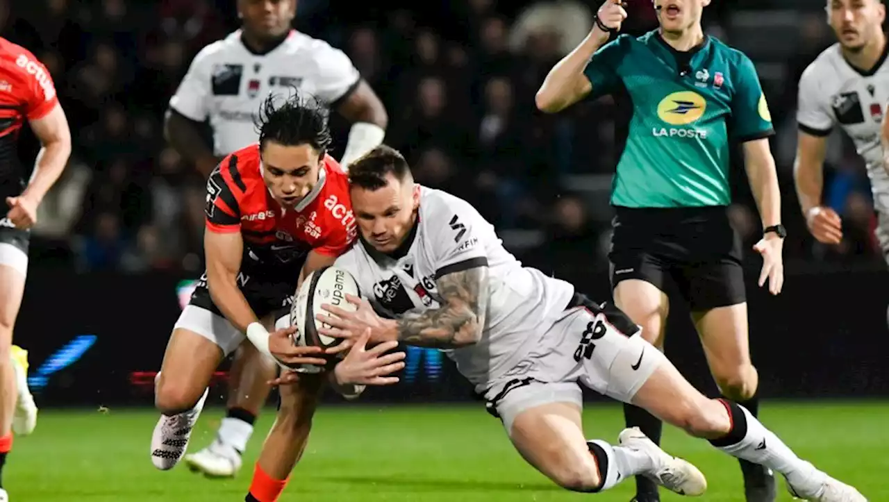 Stade Toulousain-Lyon : la tuile pour Ange Capuozzo, de nouveau blessé et sorti dès le début du match en Top 14