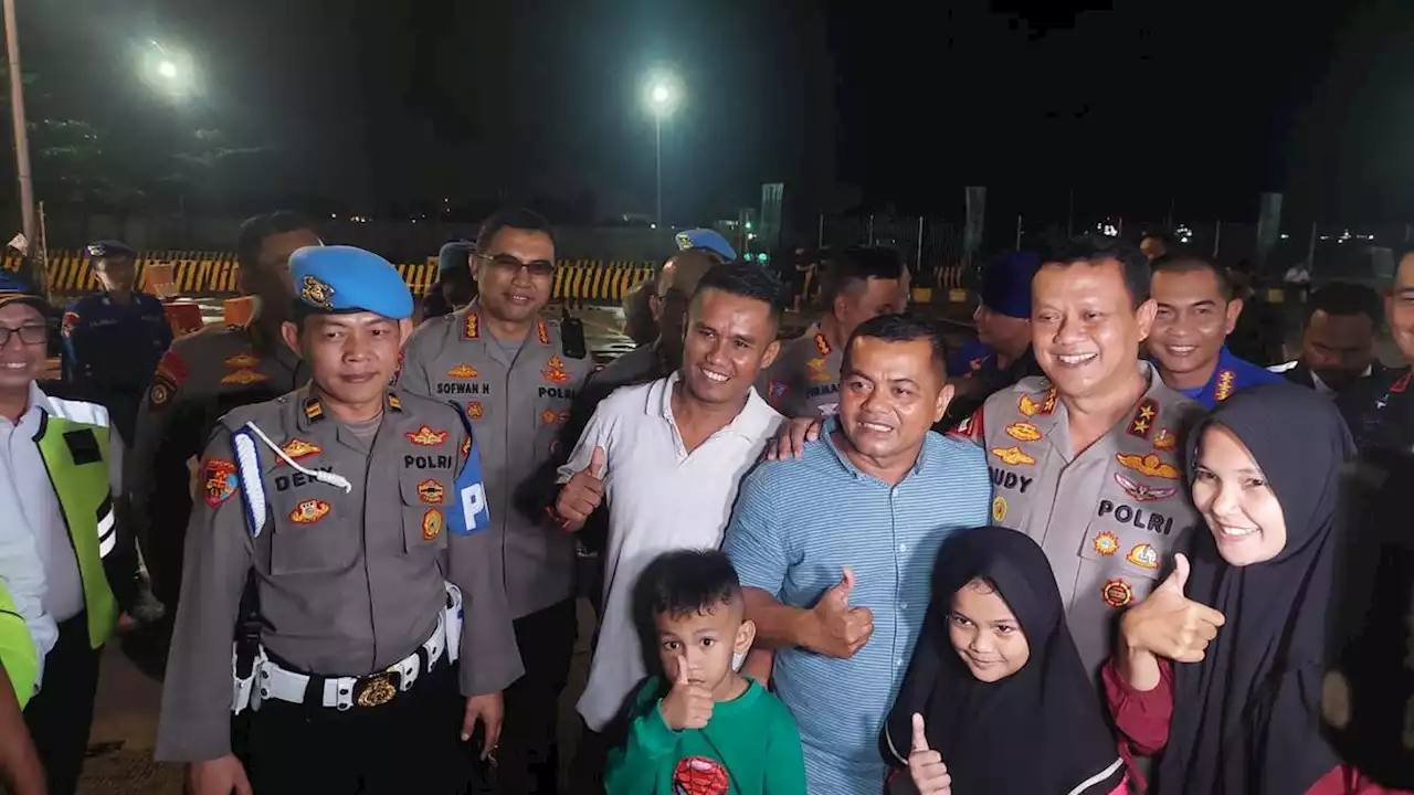 Pastikan Arus Mudik Lancar, Kapolda Banten Cek Dermaga 6 Eksekutif Pelabuhan Merak