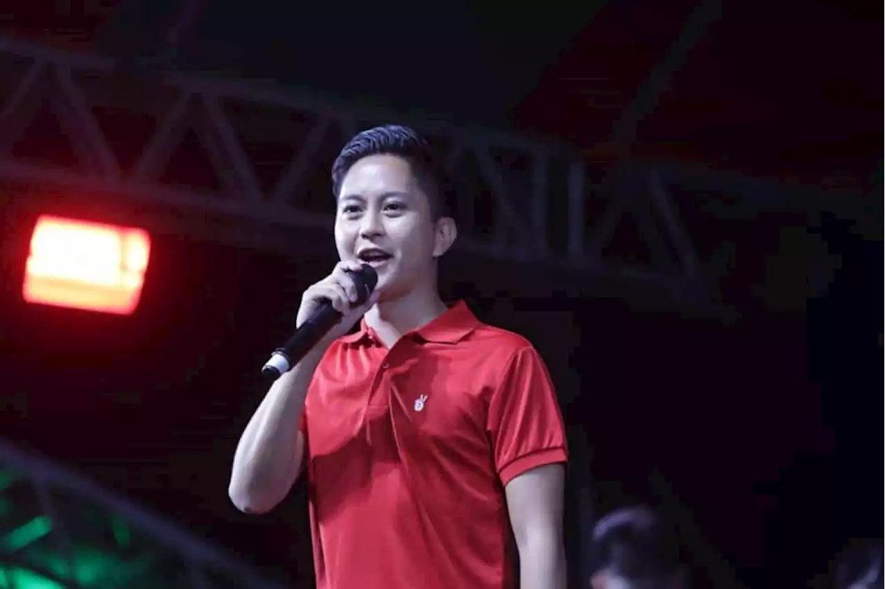 Bar passer from Mariano Marcos State University gets special shout-out from Sandro